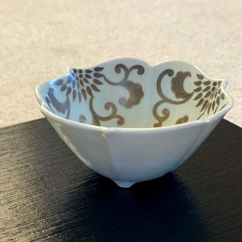 Handcrafted Japanese Ceramic Bowls With Gold Inlay